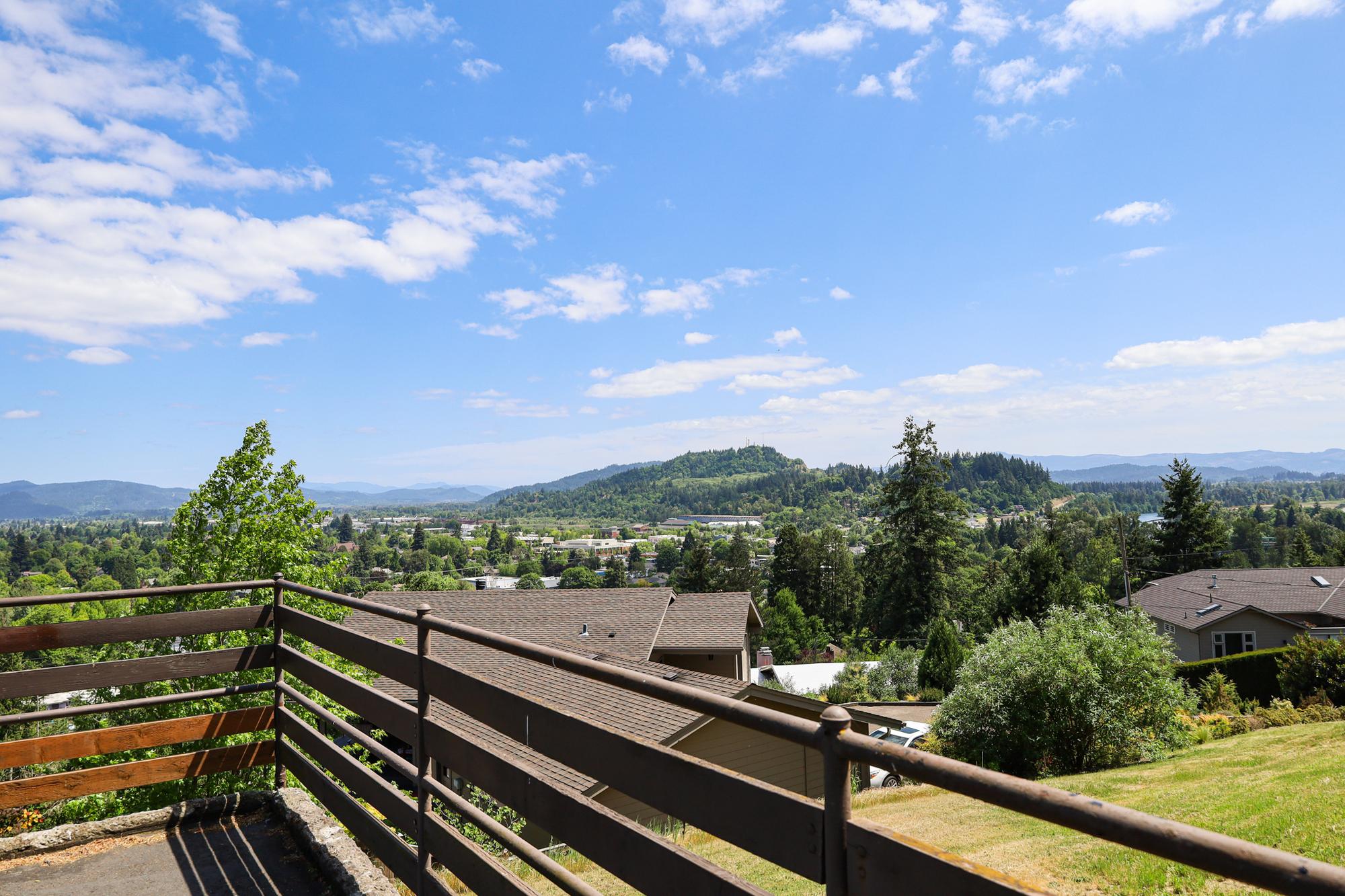 Blue skies and far off views from Kelly Butte Overlook